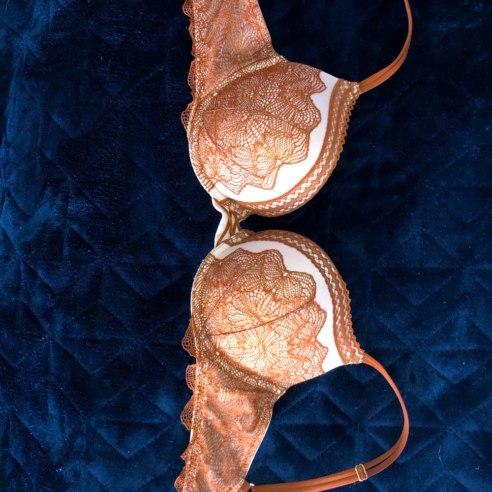 Beautiful never worn! Victoria Secret push up!